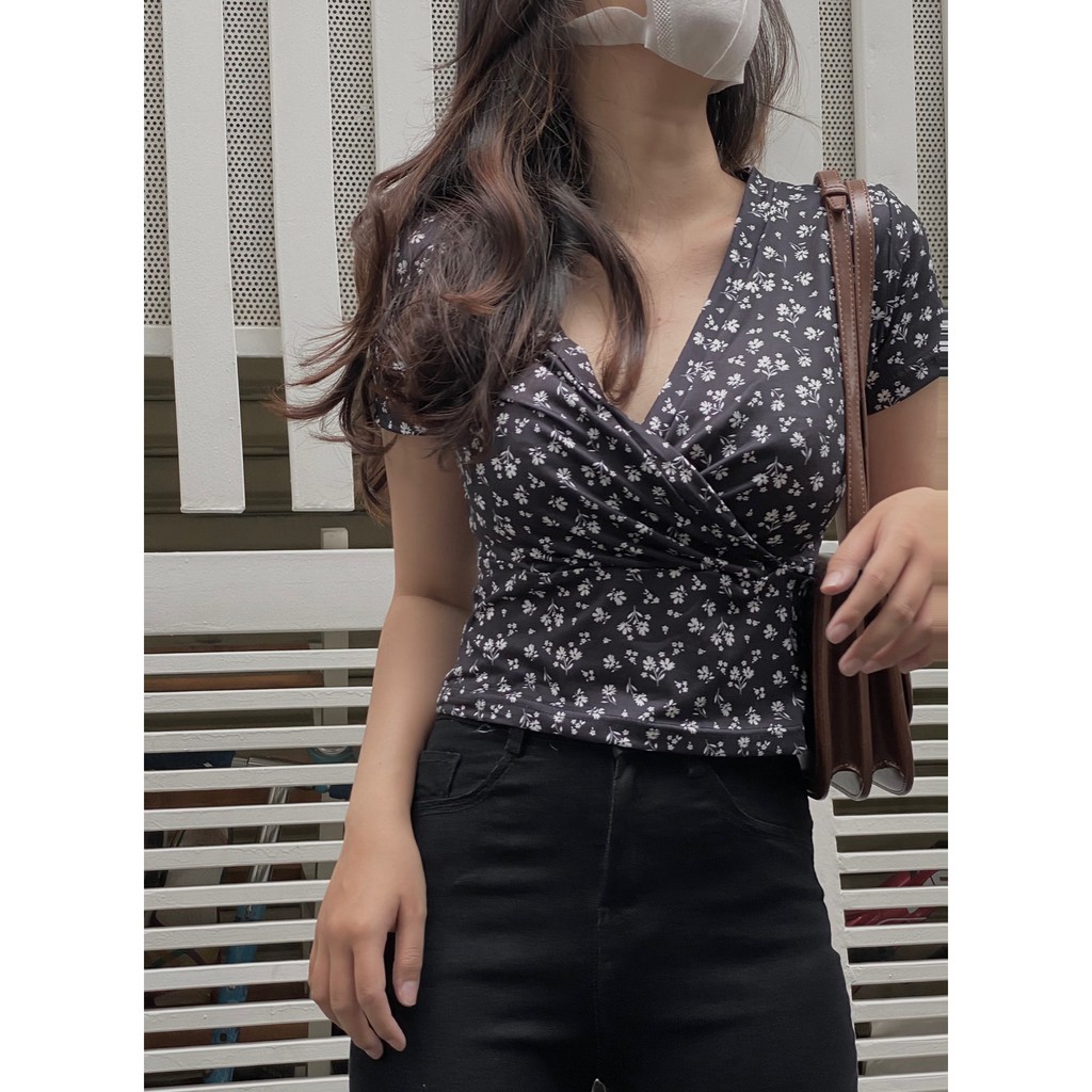Floral top (áo crop cổ V)