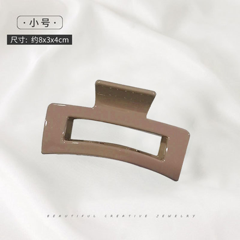 Kẹp tóc kiểu dáng hìlàm từ acrylic