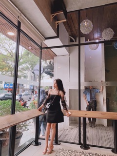 Đầm trễ vai tay lưới