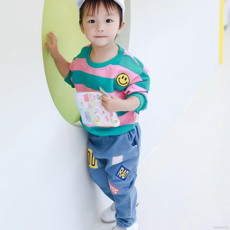 Áo thun sọc ngang cổ tròn dài tay và Quần jeans cho bé
