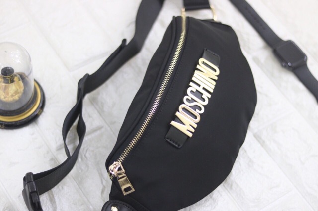 ❌ Moschino bumbag  🔖size 25cm  🔖chất  liệu vải dù