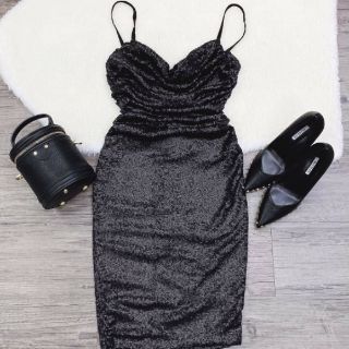 Đầm body cổ đổ kim sa