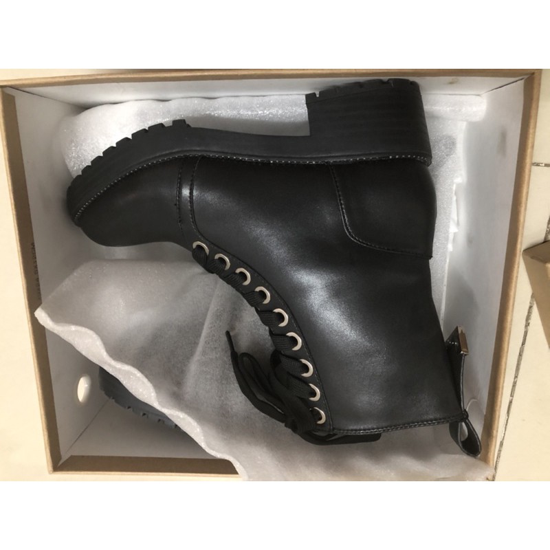 Giày boot da Zara cột dây (Size 35)