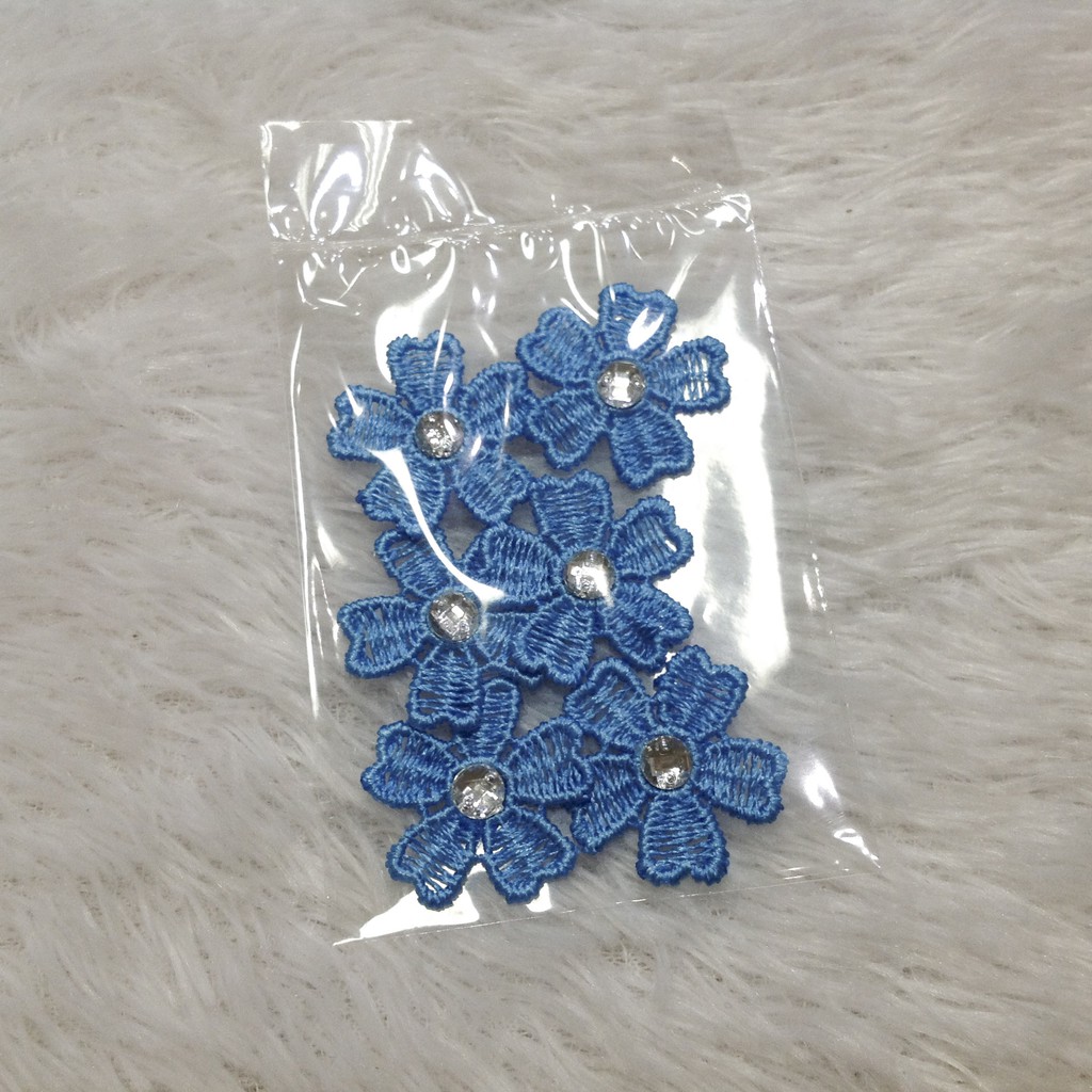 Set 6 bông thêu 3d đính hạt acrylic lấp lánh hoa mai kết áo nhiều màu size 2.5cm