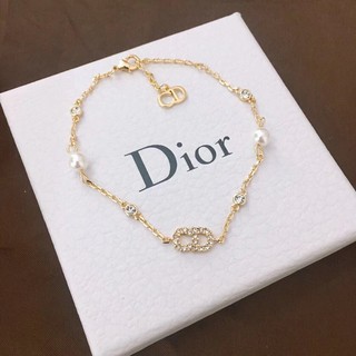 Vòng tay Dior đính ngọc trai và phụ kiện hình chữ đơn giản phong cách retro