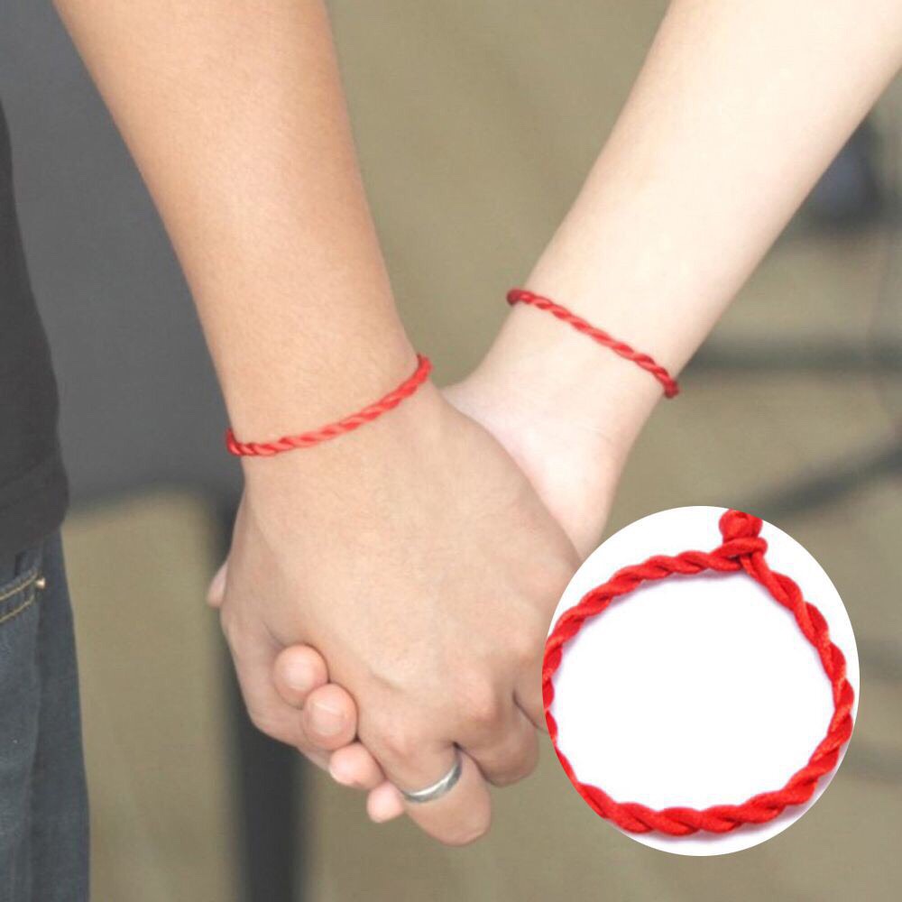 Vòng tay dây chỉ đỏ may mắn