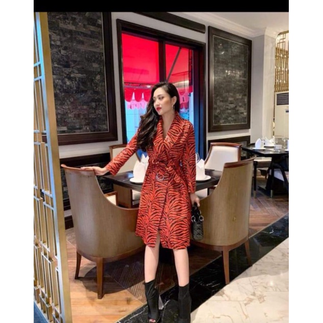 Áo măng tô da báo có dây thắt eo