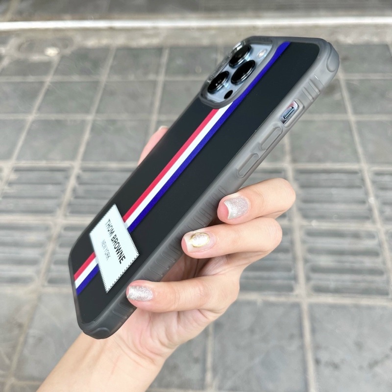 Ốp Lưng Nhám THOM BROWNE Chống Bám Vân Tay Iphone Từ 11 Đến 14 Pro Max Hãng LIKGUS
