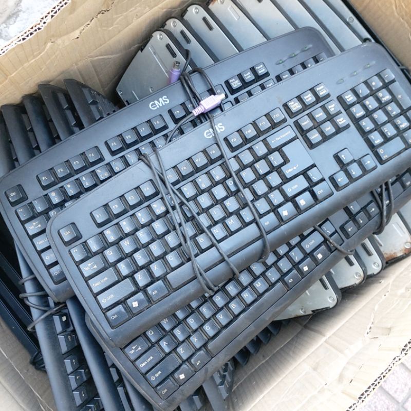 Bàn phím máy tính cũ thanh lý văn phòng