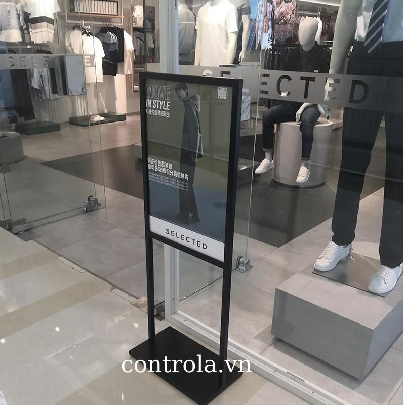 STANDEE CHÂN SẮT 50X70CM CONTROL A STANDEE NGOÀI TRỜI