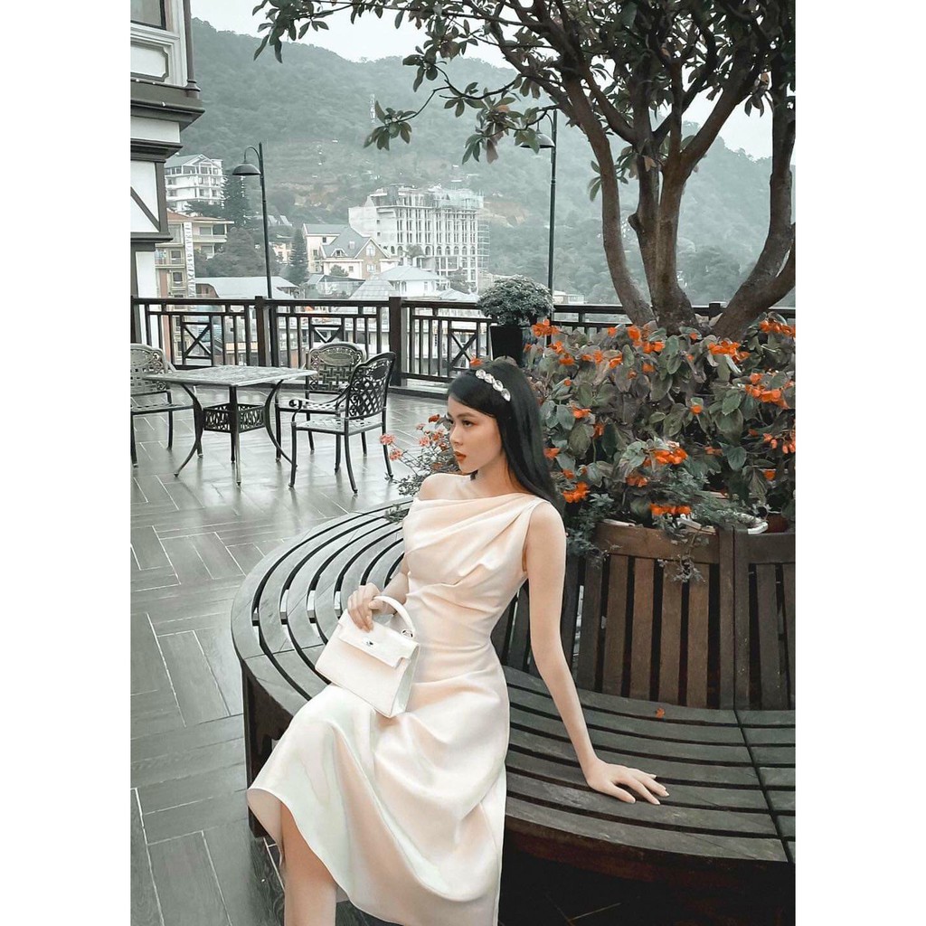 Đầm lệch vai phối bèo kèm ghim cài vải phi lụa 2 màu cực sang [ Váy trắng dự Tiệc ] | BigBuy360 - bigbuy360.vn