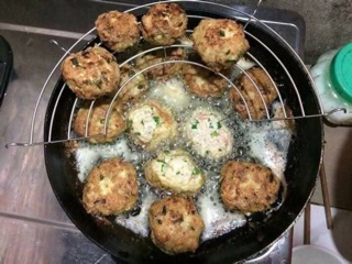 Vỉ gác mỡ chảo rán