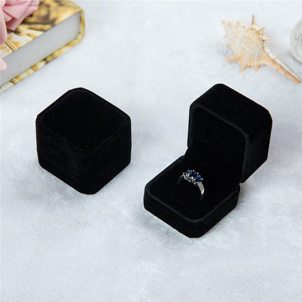 Hộp Đựng Nhẫn / Bông Tai Hình Vuông Bằng Nhung Tiện Dụng Mang Theo Du Lịch