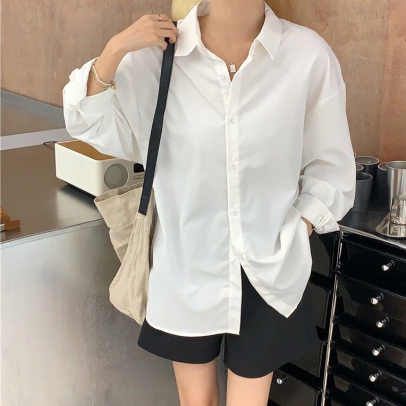 Áo sơ mi/ Áo khoác họa tiết kẻ sọc IELGY bằng vải dệt kim dáng ngắn màu sắc tương phản cổ chữ V độc đáo (có bán lẻ)