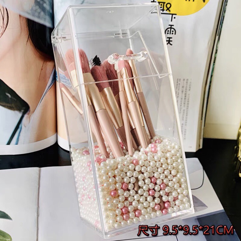 Hộp Đựng Cọ Trang Điểm Trong Suố Có Nắp Đậy Tặng Kèm Hạt