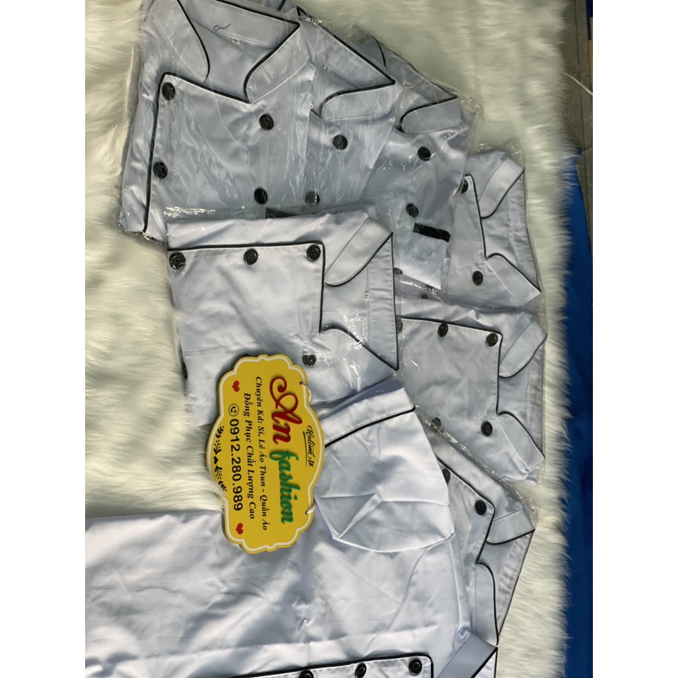 Áo bếp màu trắng ngắn tay mẫu đẹp dành cho Nam và Nữ vải kaki mềm mịn-shop sản xuất.