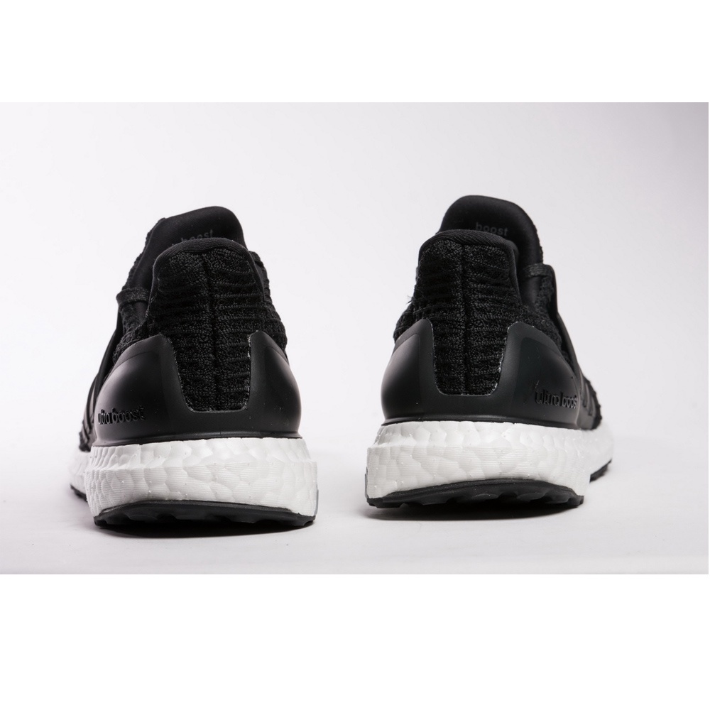 2. Giày chạy bộ Ultra Boost 4.0 Core Black