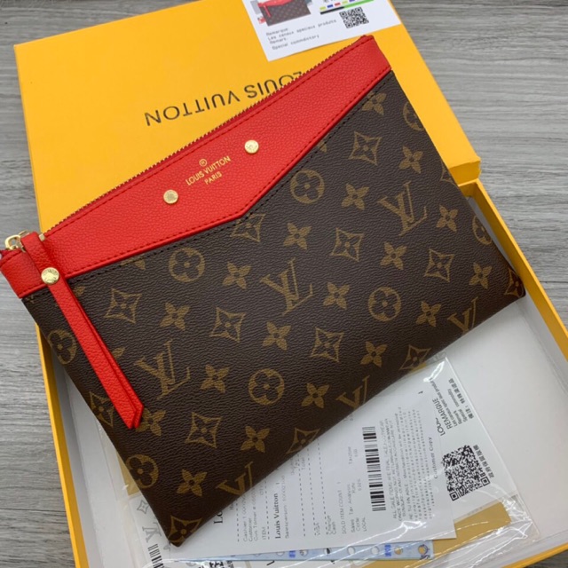 Clucth cầm tay lv