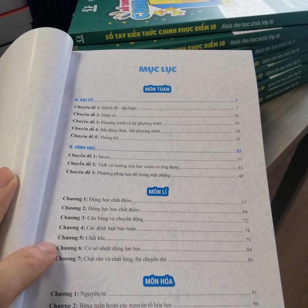 Sách - Sổ tay kiến thức Chinh phục điểm 10 dành cho học sinh lớp 10 - Toán, Lí, Hóa, Anh. | BigBuy360 - bigbuy360.vn