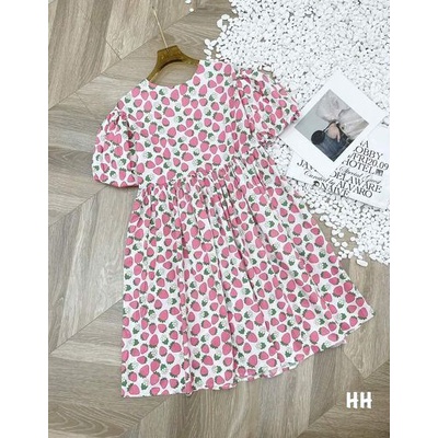 Váy cộc cổ tròn quả dâu hồng phối dễ thương