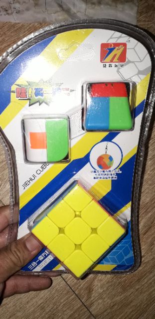 Sét 3 cục rubik 3x3 xoay trơn kèm móc khóa rất đẹp