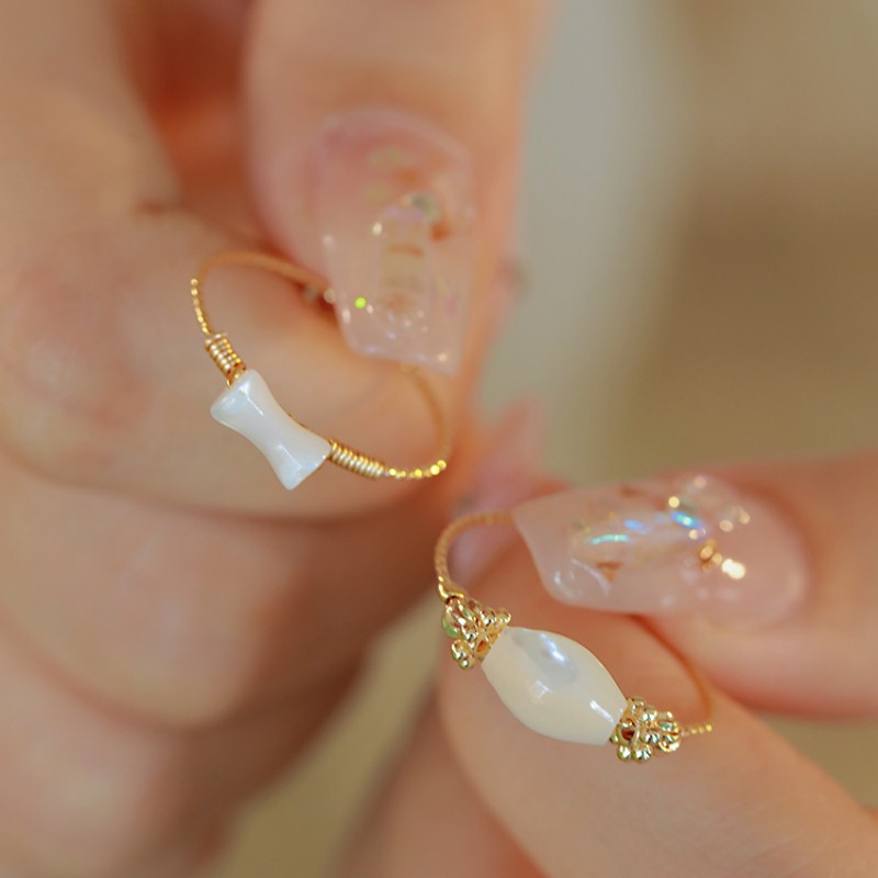 [New products in autumn and winter] Small design end ring bracelet White butterfly shell ring with adjustable opening