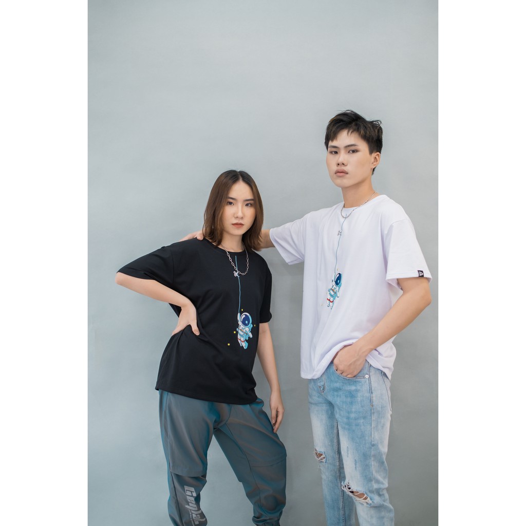Hanging Space Man Tshirt | BigBuy360 - bigbuy360.vn