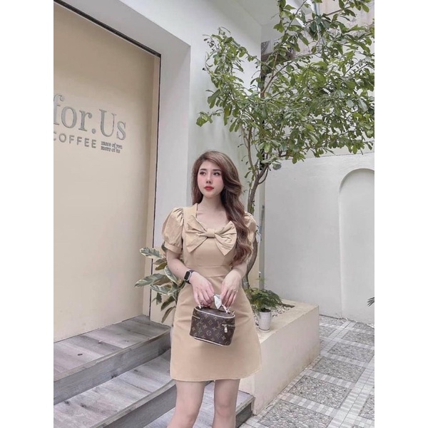 Váy cổ vuông nơ ngực dáng chữ A