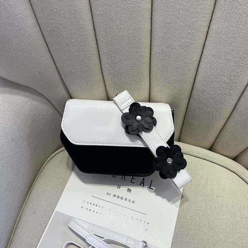 Túi Đeo Chéo Phối Hoa Đáng Yêu Thời Trang Dành Cho Nữ