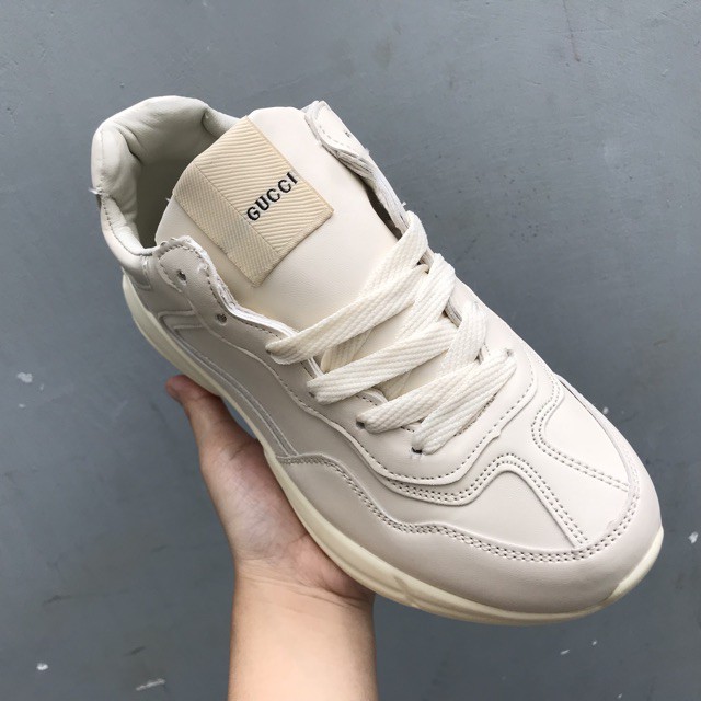 Giầy Gu ki màu trắng kem da mềm loại không logo (Ảnh thật, full box, tặng tất) | BigBuy360 - bigbuy360.vn