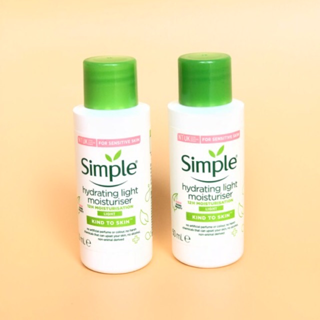 Kem dưỡng ẩm Simple Kind To Skin cải thiện da dầu và da mụn size mini 50ml