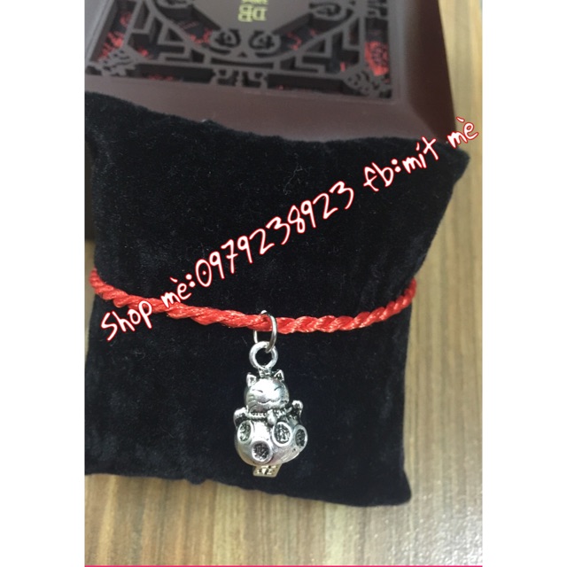 Vòng tay mèo dây đỏ may mắn