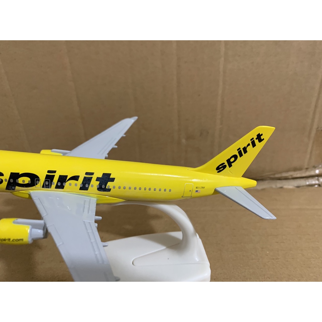 Mô hình máy bay SPIRIT 20cm có bánh xe(Mô hình máy bay+ đế trưng bày)