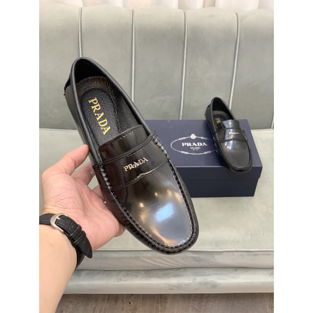 Giày lười nam da thật cao cấp PRADA thiết kế sang trọng với lớp da bóng mang đến dáng vẻ lịch lãm