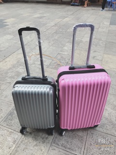 Vali nhựa khoá kéo