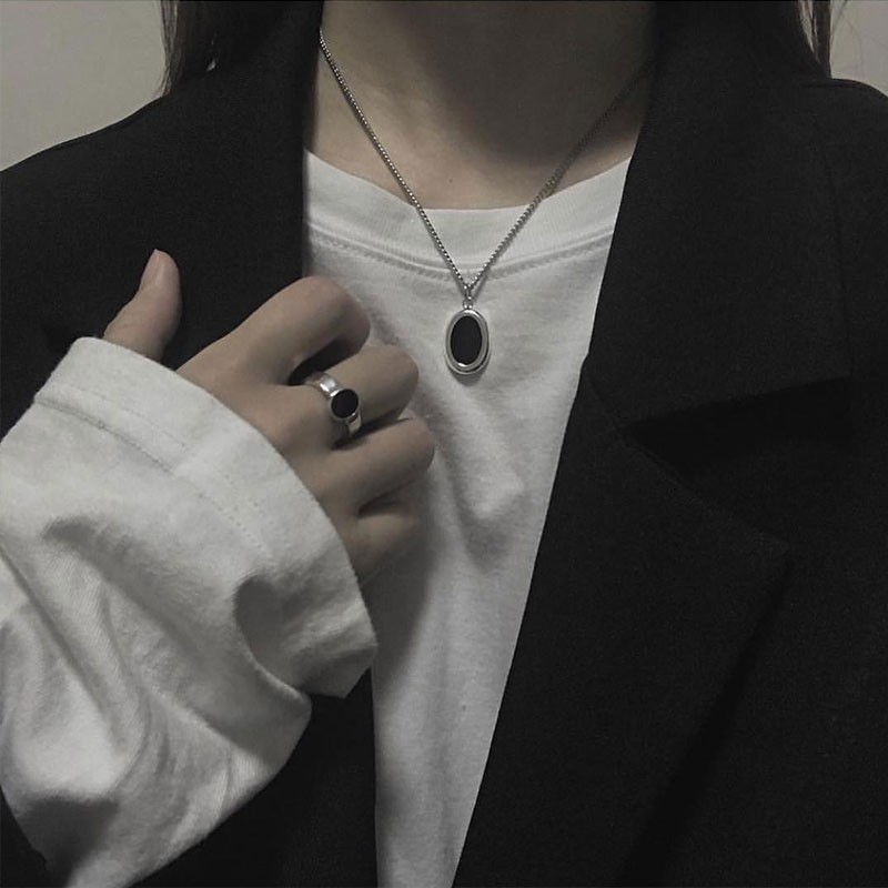 Dây chuyền mặt hình oval đính đá màu đen phong cách hip hop cá tính