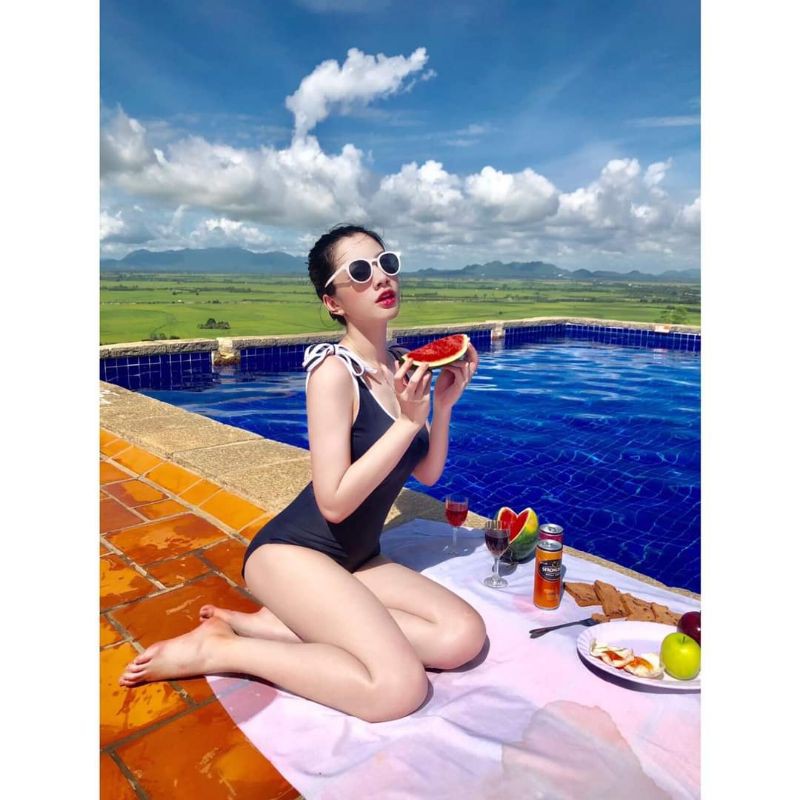 Bikini 1 mảnh viền trắng thắt nơ vai (hình thật) | BigBuy360 - bigbuy360.vn