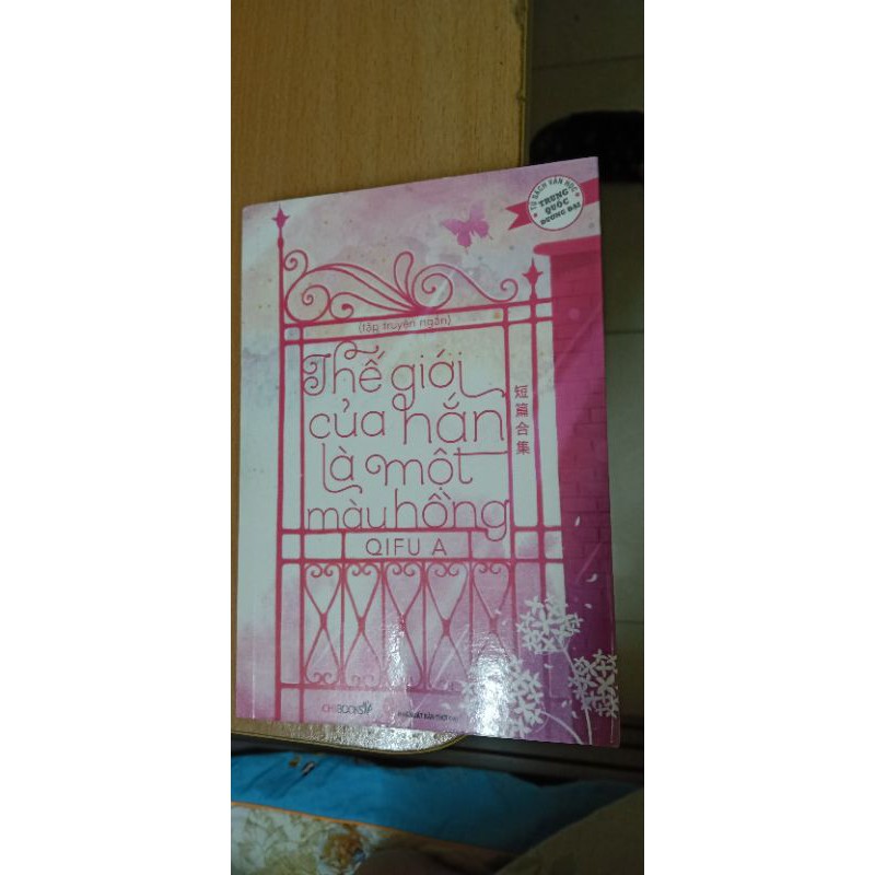 Thế giới của hắn là một màu hồng