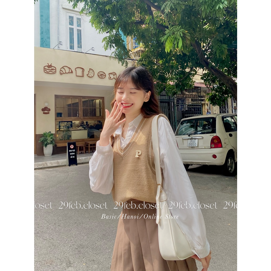 Áo gile len cổ tim thêu P - 29feb.closet - A104