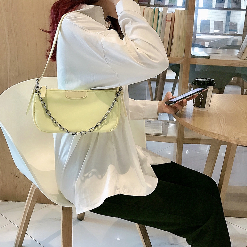 Túi đeo vai màu vàng thời trang sành điệu cho nữ