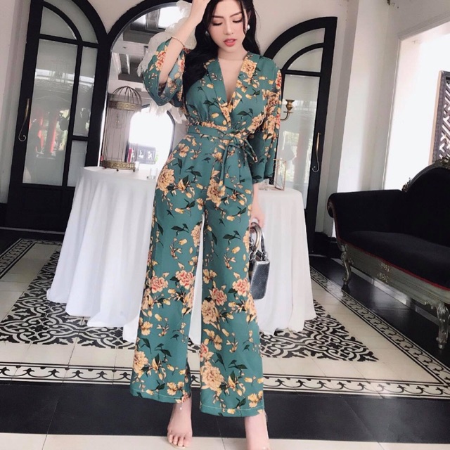 Jum hoa cổ chữ V