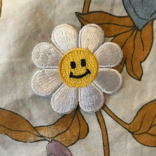 Miếng thêu ủi hình hoa cúc, patch thêu ủi là hoa cúc, logo ủi thêu