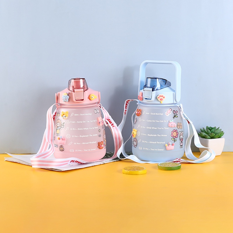 Bình Nước Dung Tích Lớn Bằng Nhựa Cấp Thực Phẩm Màu Gradient Họa Tiết Hoạt Hình Có Tay Cầm Và Ống Hút