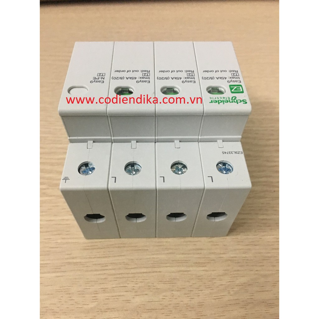 Chống sét lan truyền Schneider Easy9 SPD 3P+N EZ9L33745