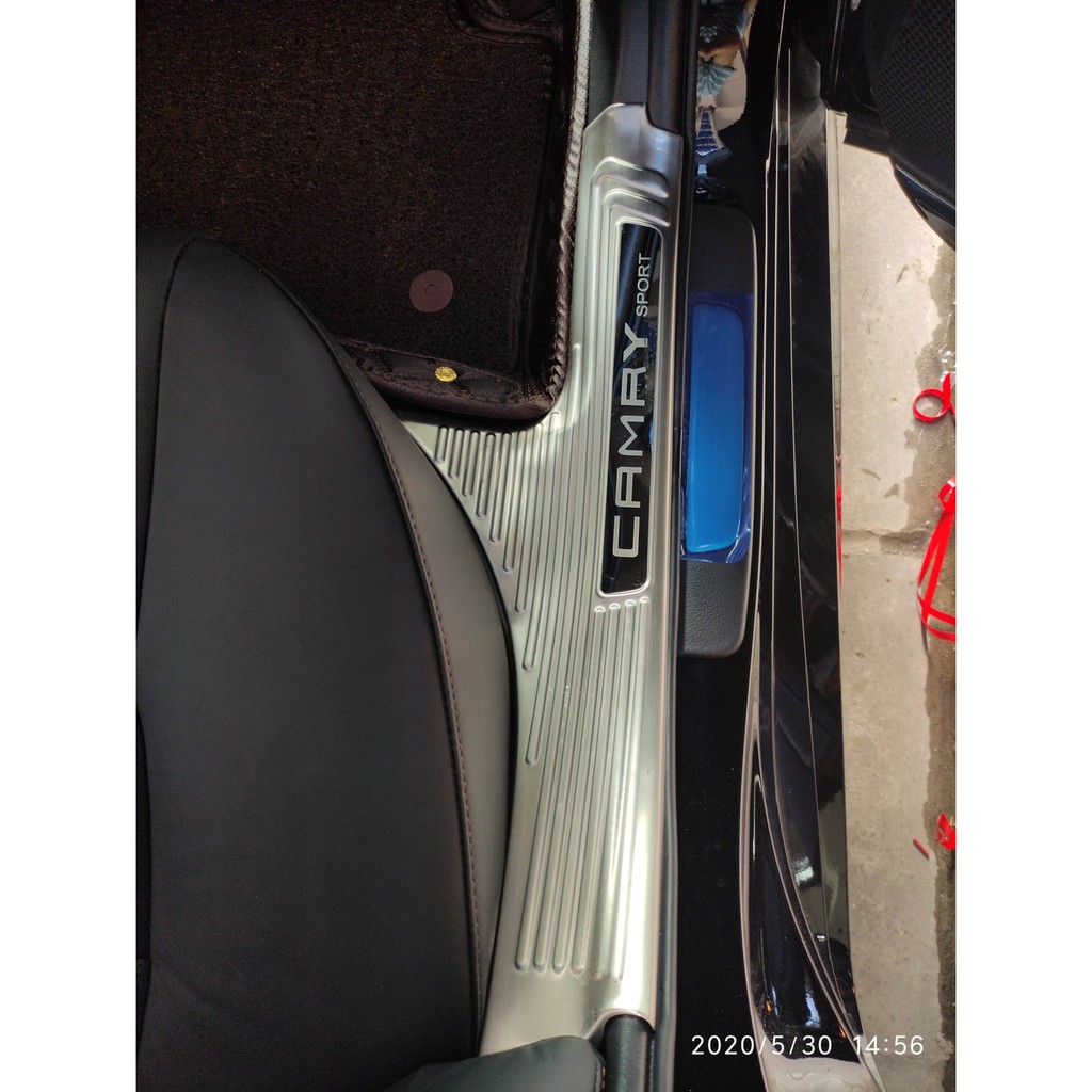 Ốp bậc trong xe Camry 2019 2020 2021 2022 mẫu inox chữ đen