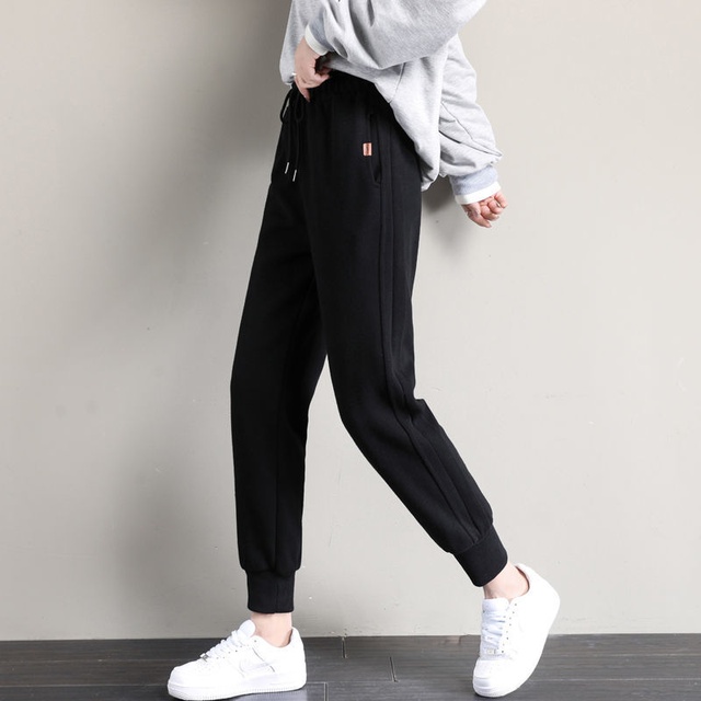 Quần jogger nữ bo gấu vải nỉ 4 màu năng động | BigBuy360 - bigbuy360.vn
