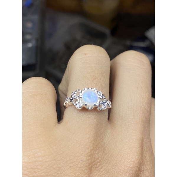 Nhẫn bạc 950 gắn đá moonstone facet