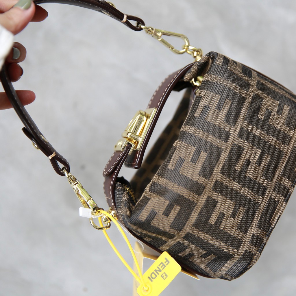 Túi xách FENDI cốp mềm mini