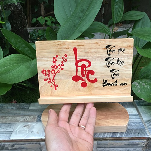 Giá đỡ điện thoại, Ipad, máy tính bảng bằng gỗ viết chữ thư pháp | BigBuy360 - bigbuy360.vn