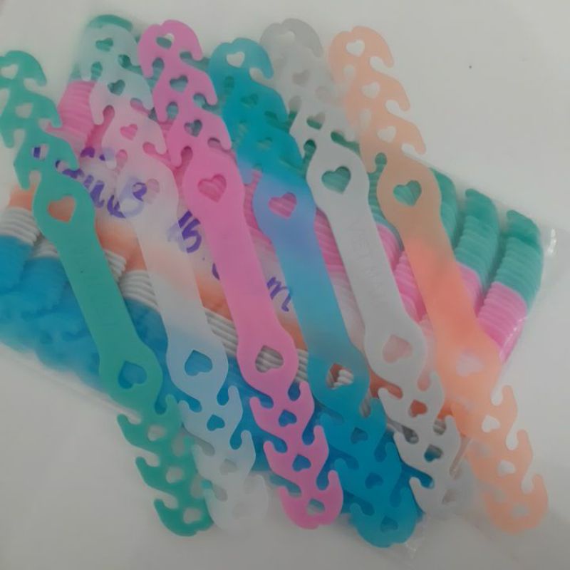 5 tay đeo khẩu trang